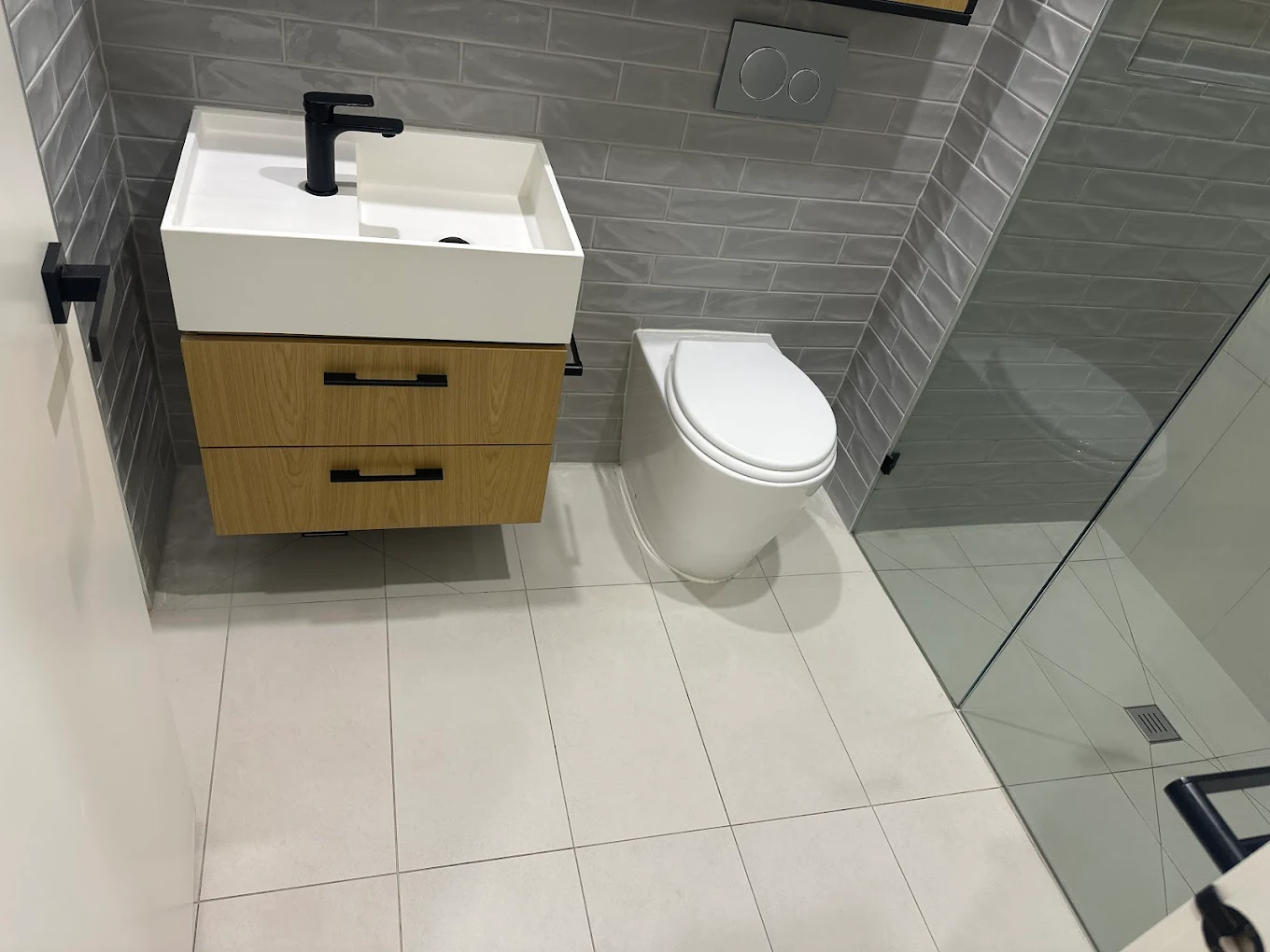 Bathroom Vanity Clean - Prestige Bond Cleaning